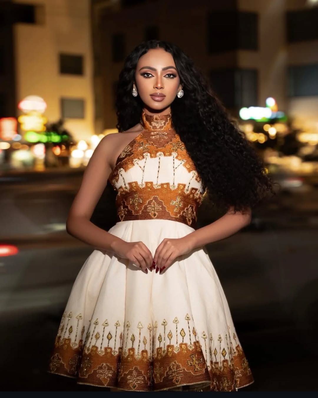 Graceful Simplicity in Golden Habesha Dress: Intricate Handwoven Embroidery Traditional Ethiopian Dress Simple and Modern Traditional Clothing