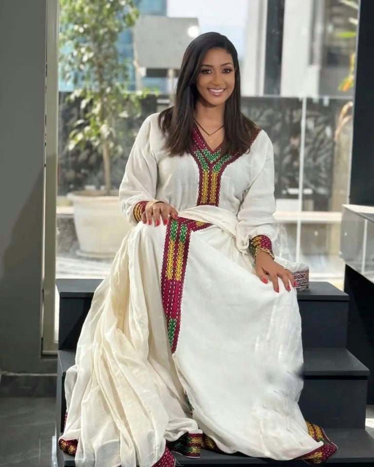 Beauté intemporelle : le tissu moderne Menen orne le Habesha Kemis