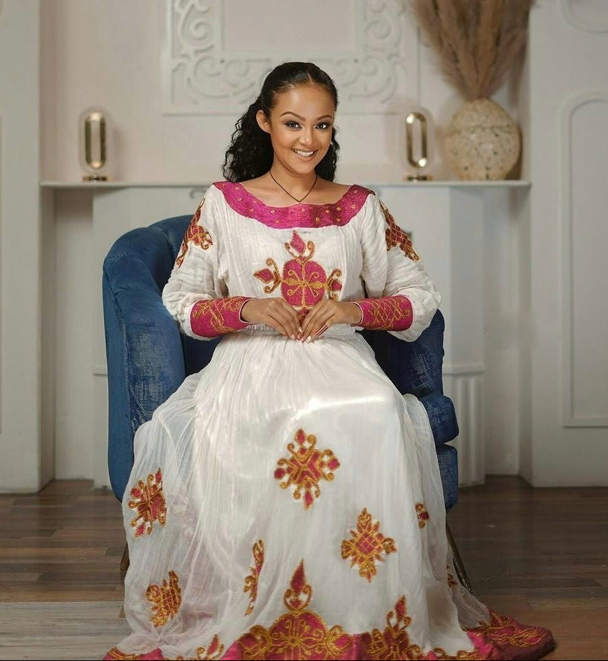 Éclat Rose Envoûtant : Tissu Menen Moderne pour Habesha Kemis