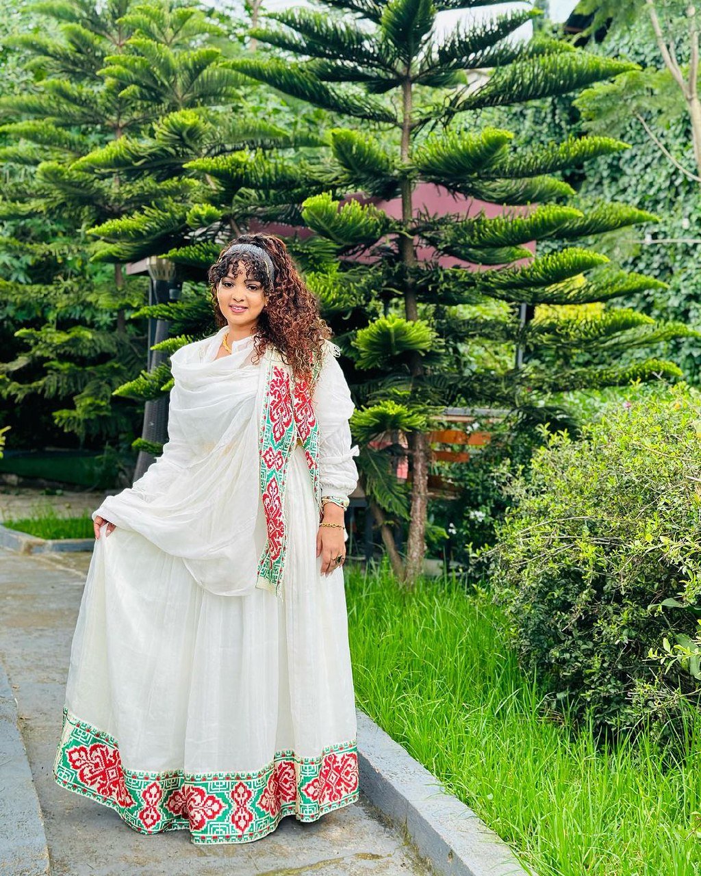 Impeccable Red and Green Traditional Ethiopian Dress: with Handcrafted Intricate Embroidery Habesha Dress Beautiful Habesha Kemis