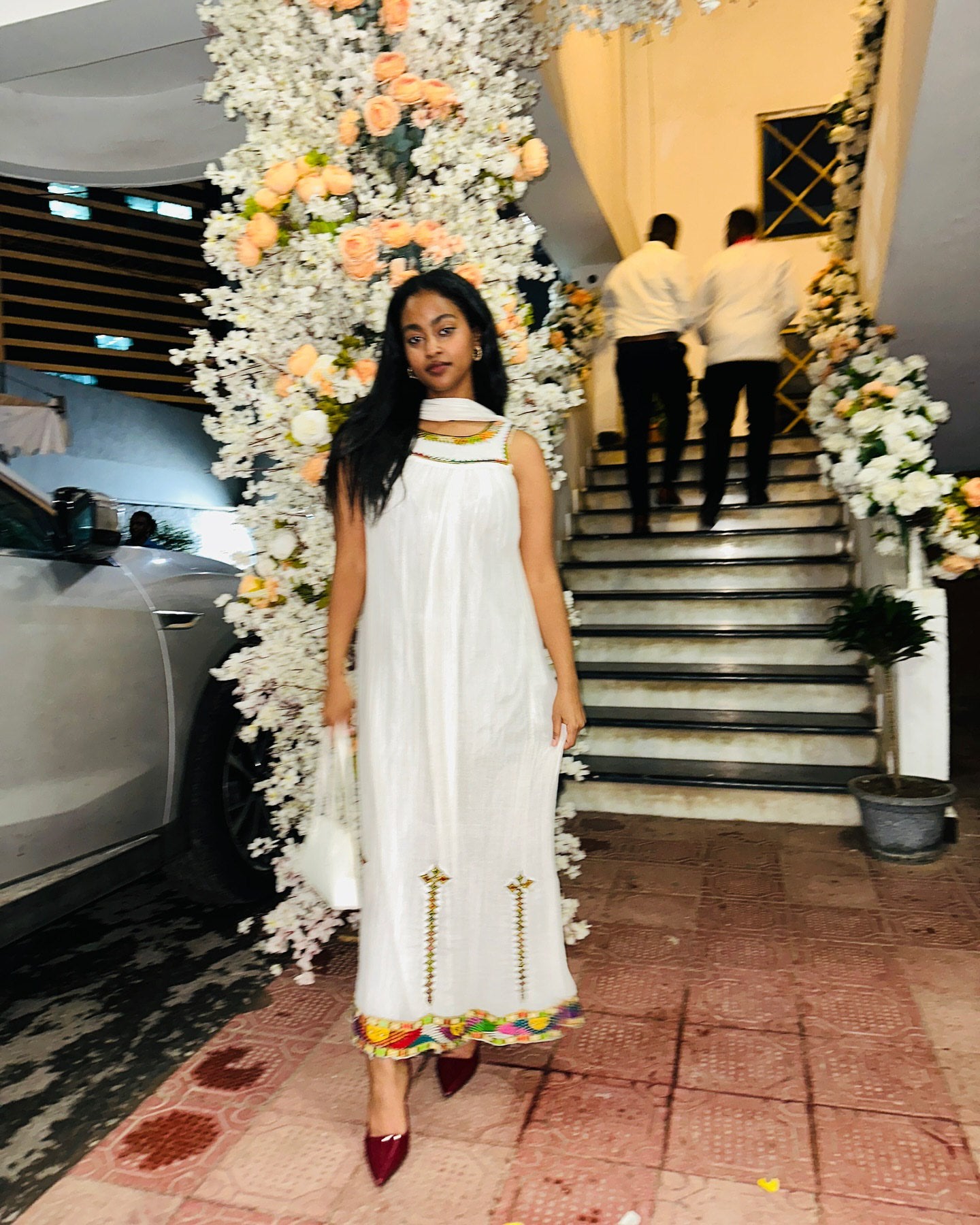 Robe éthiopienne traditionnelle Habesha Kemis au design simple pour les fêtes 318