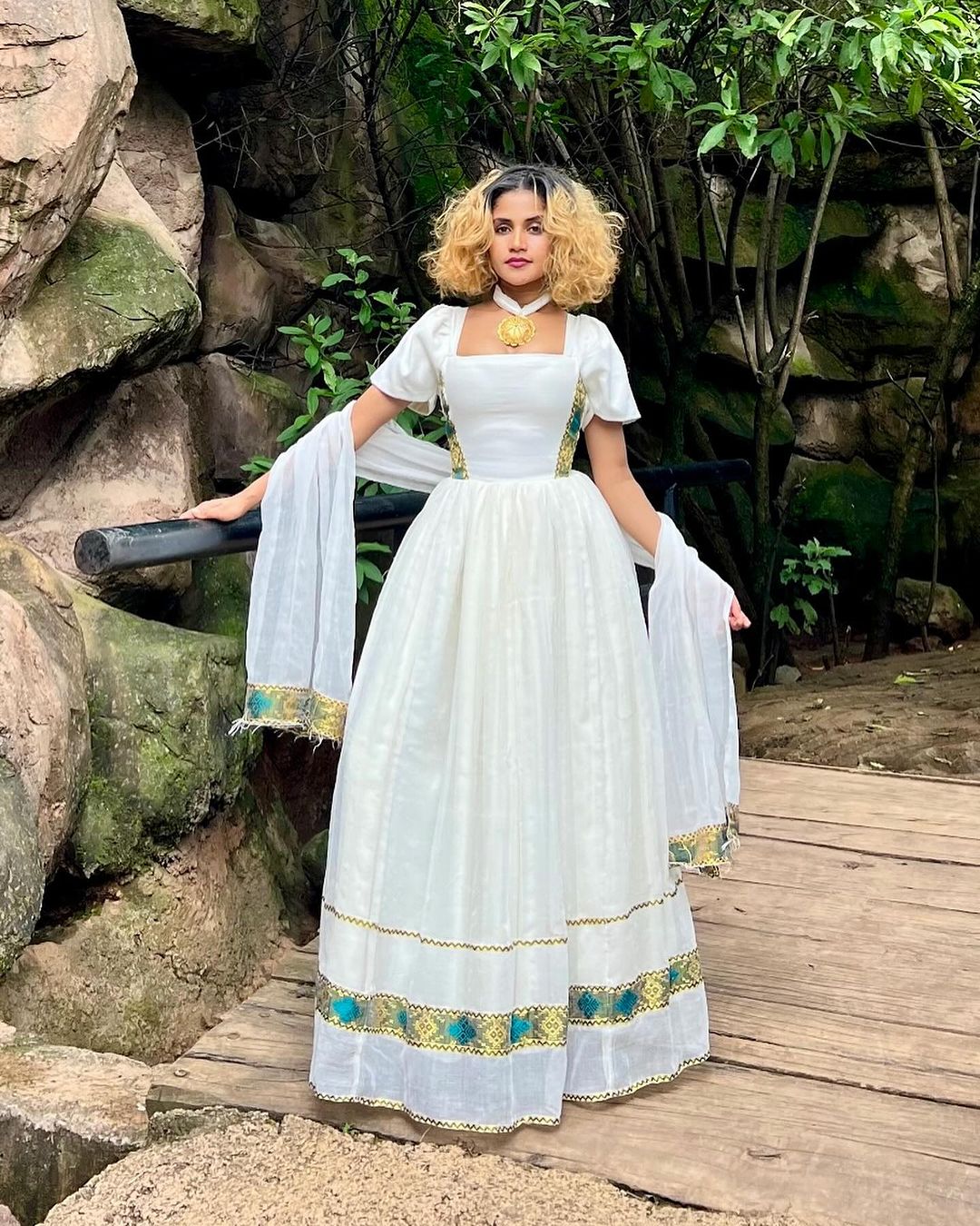 Simple Short Sleeved Traditional Ethiopian Dress: Habesha Dress for Cultural Celebrations