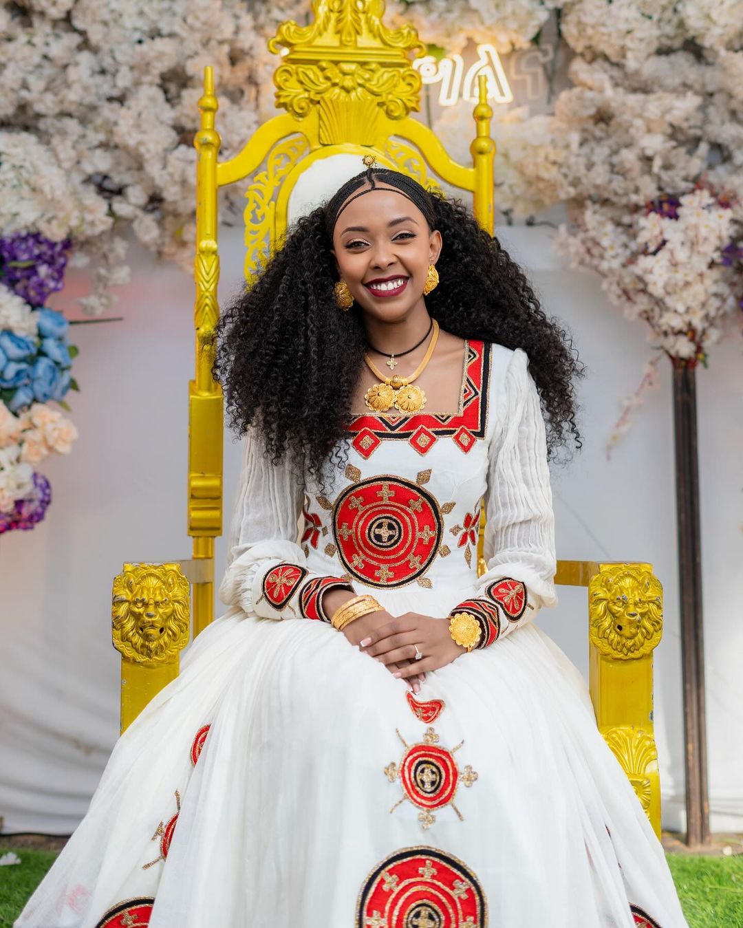 Flattering Red Ethiopian Traditional Dress: Wide Dazzling Ornaments Habesha Dress Beautiful Ethiopian Wedding Dress