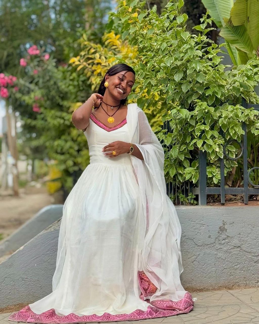 Elegant Habesha Dress with Pink Accents – Traditional Ethiopian Attire – Habesha Dress – Ethiopian Traditional Clothing
