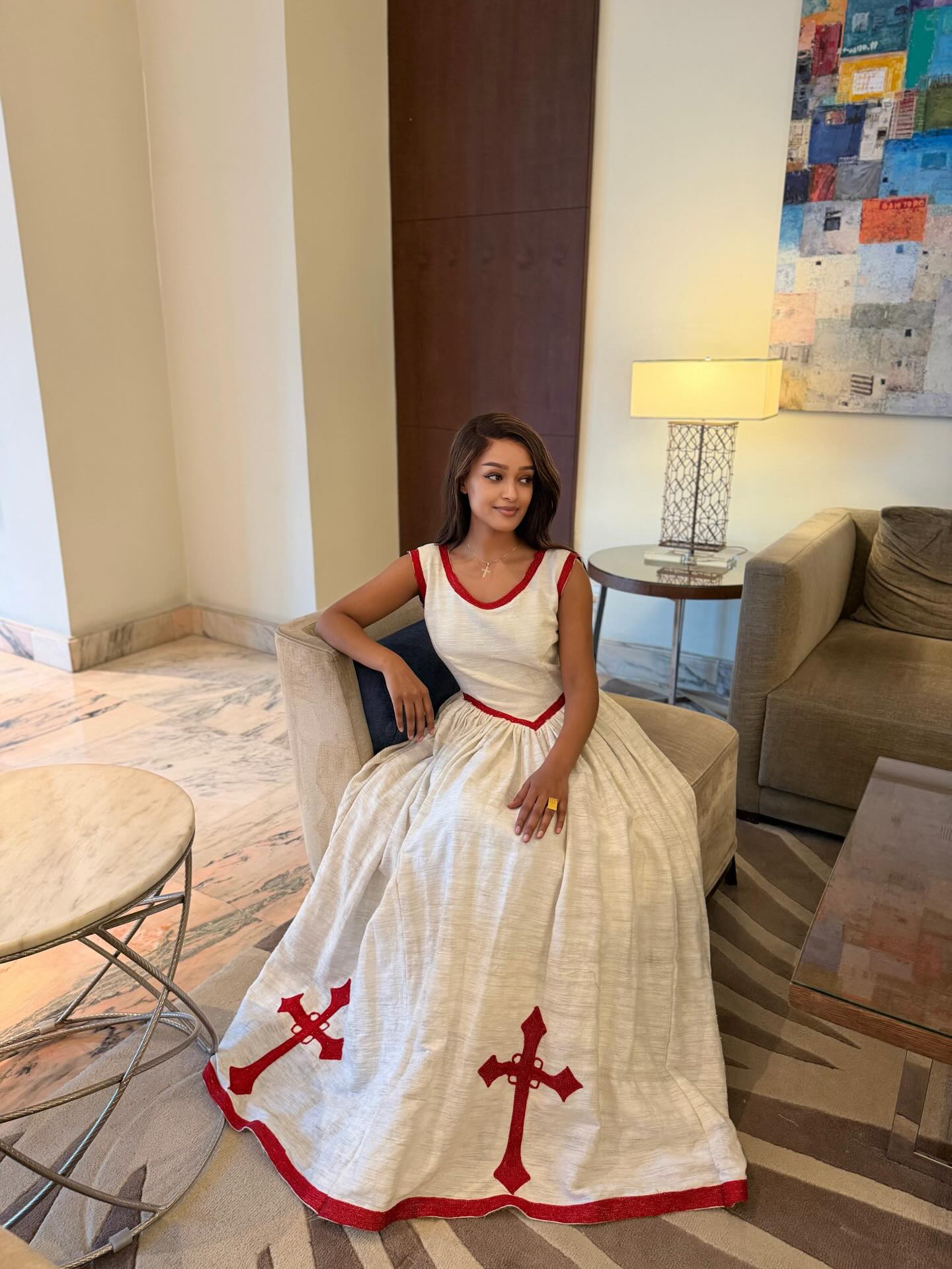 Robe habesha sans manches avec broderie rouge, vêtement éthiopien pour des occasions festives, motif croix, Habesha Kemis 697