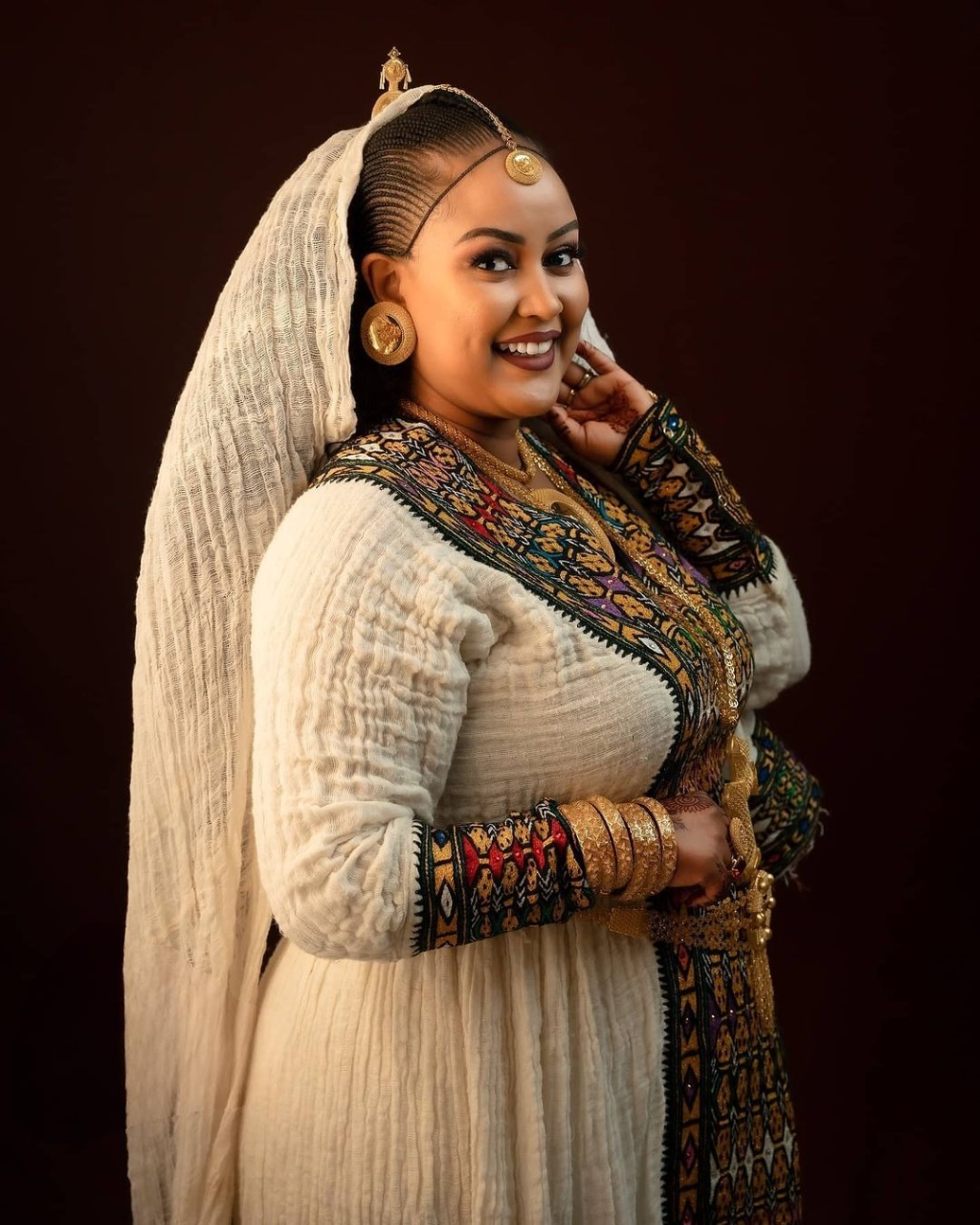Mesmerizing Embroidery on Ethiopian Traditional Dress: Simply Designed Habesha Dress Elegant for Cultural Events Eritrean Clothing