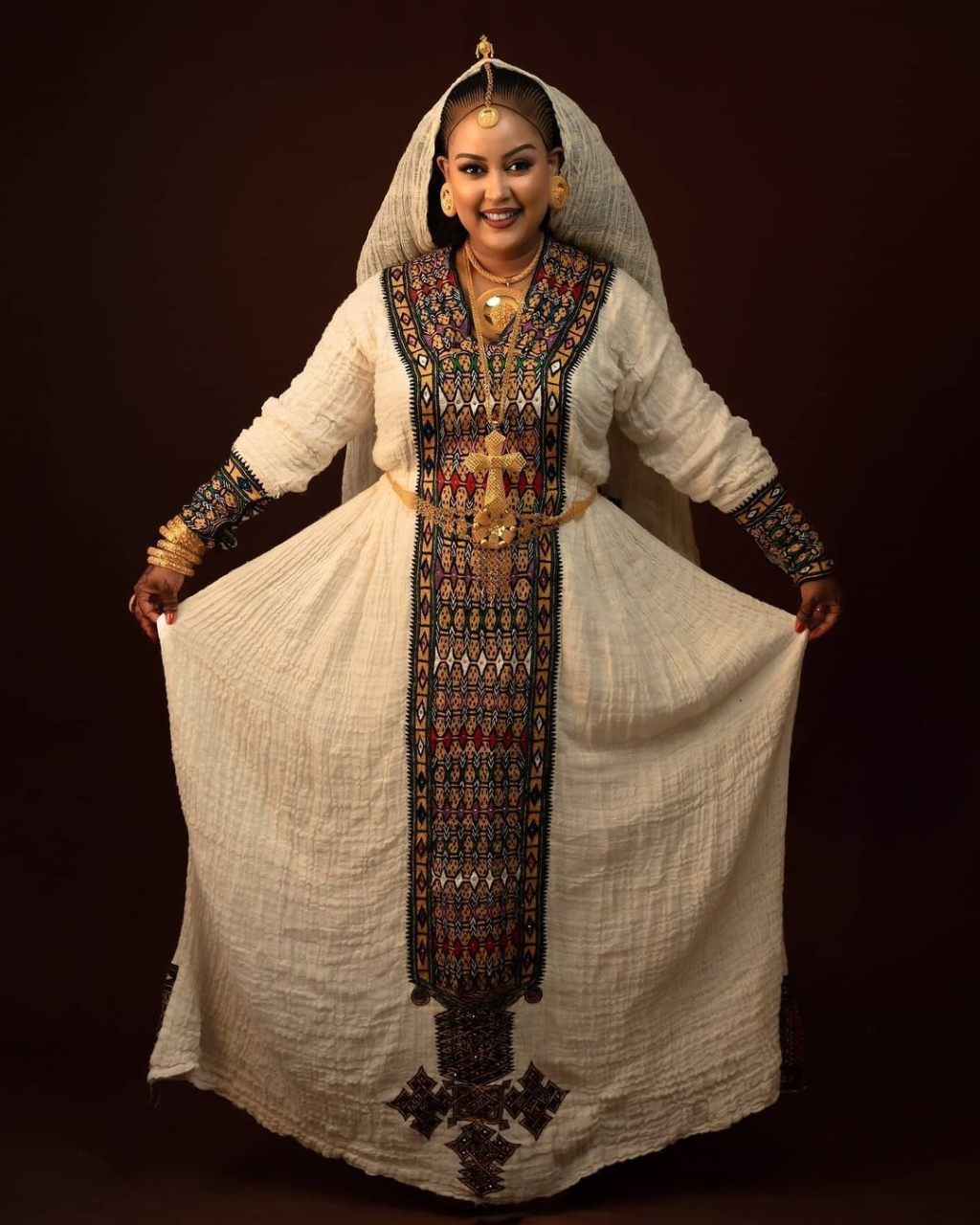 Mesmerizing Embroidery on Ethiopian Traditional Dress: Simply Designed Habesha Dress Elegant for Cultural Events Eritrean Clothing