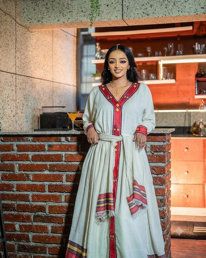 Robe éthiopienne moderne avec une touche culturelle Magnifique robe Habesha