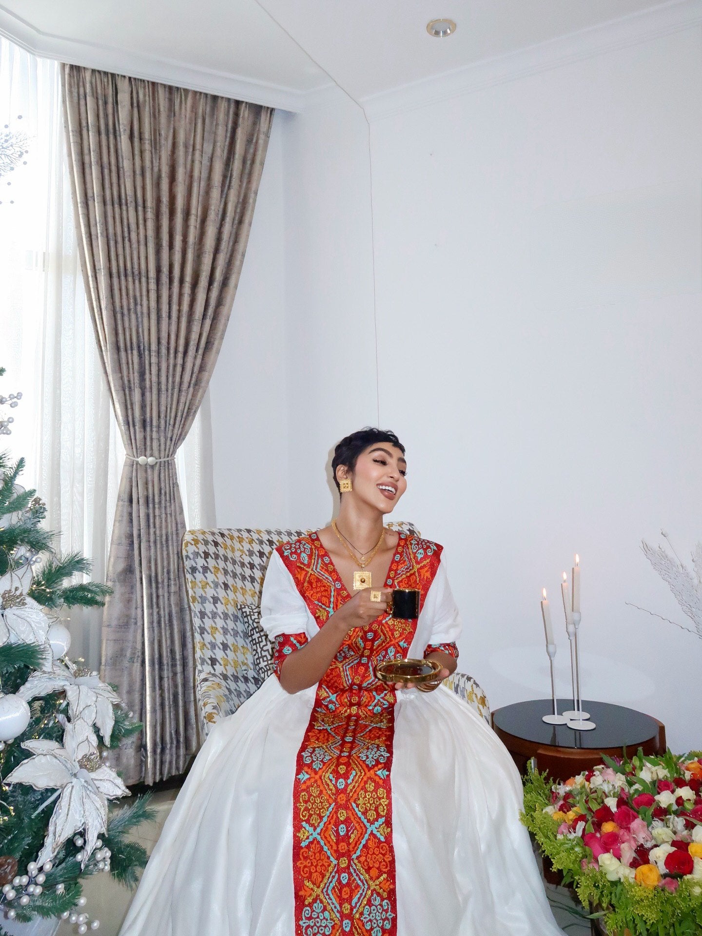 Robe ivoire avec broderie rouge Habesha Kemis Robe traditionnelle éthiopienne Modèle fluide Robe Habesha 430