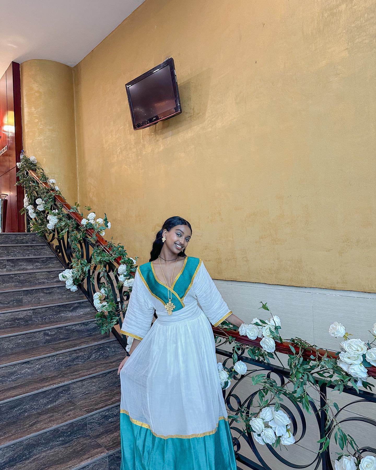 V-neckline Ethiopian Clothing Green And Golden Habesha Dress Beautiful Habesha Kemis 513