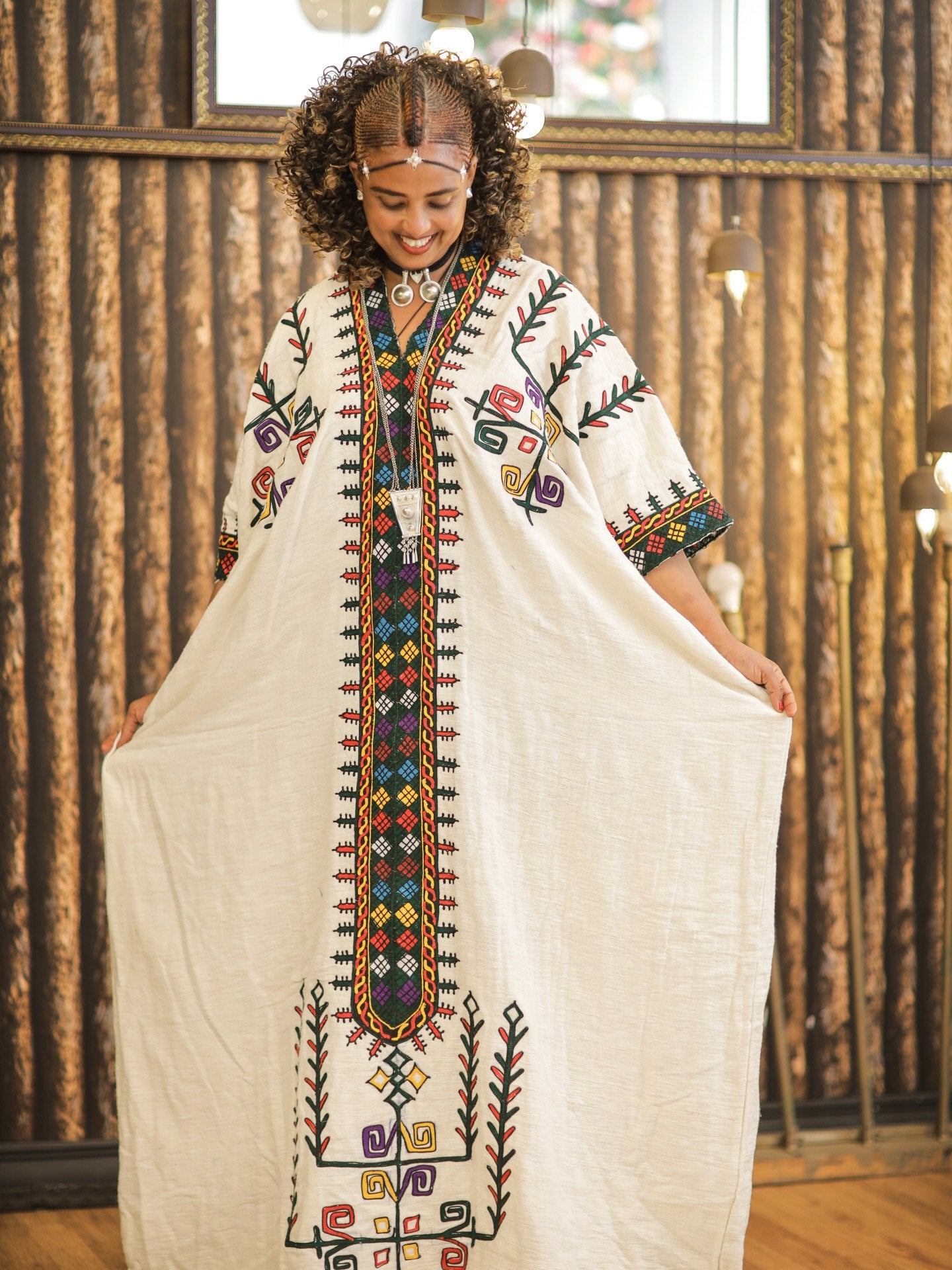 Robe Habesha ivoire Broderie colorée Habesha Kemis Style vestimentaire éthiopien intemporel 566