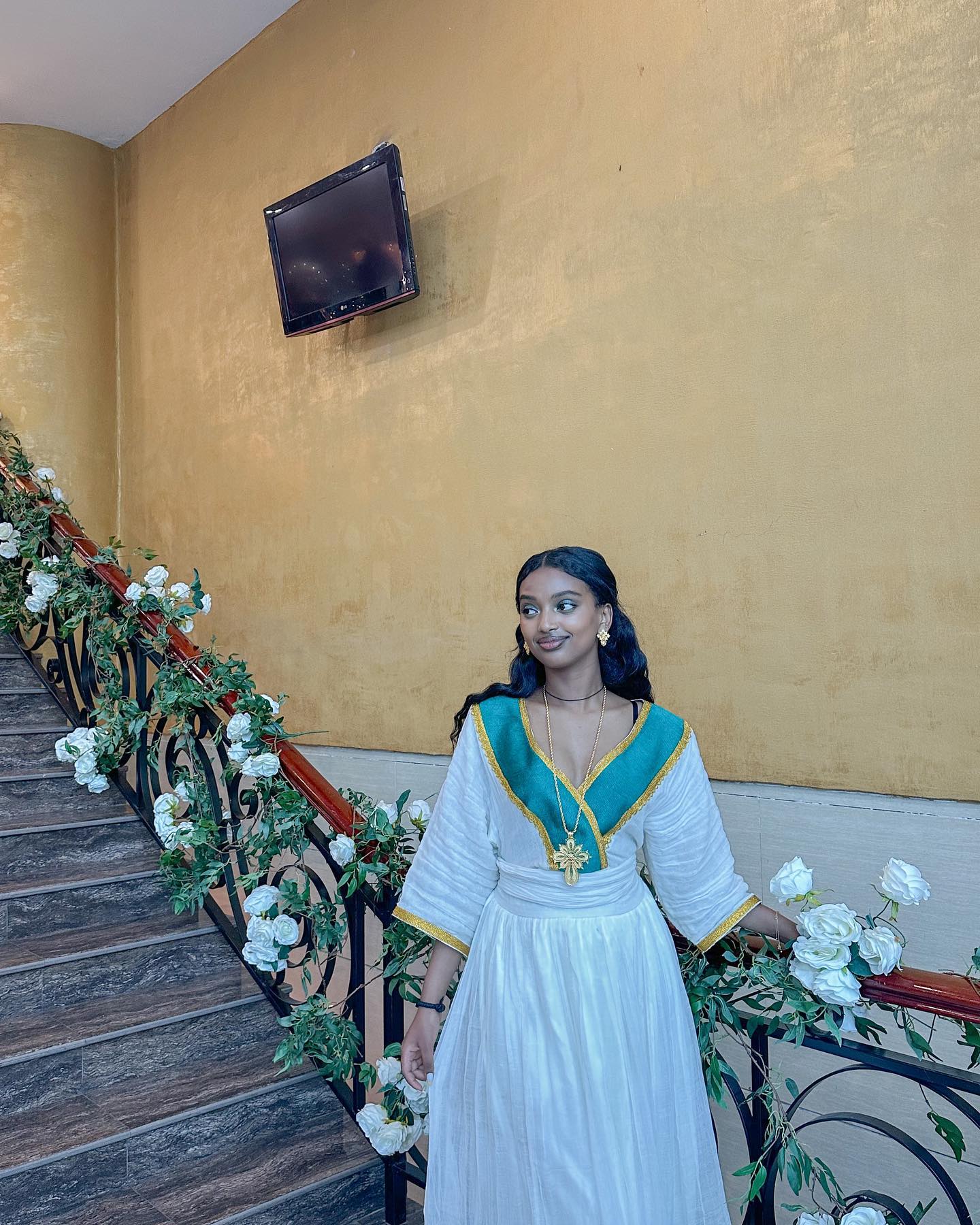 V-neckline Ethiopian Clothing Green And Golden Habesha Dress Beautiful Habesha Kemis 513