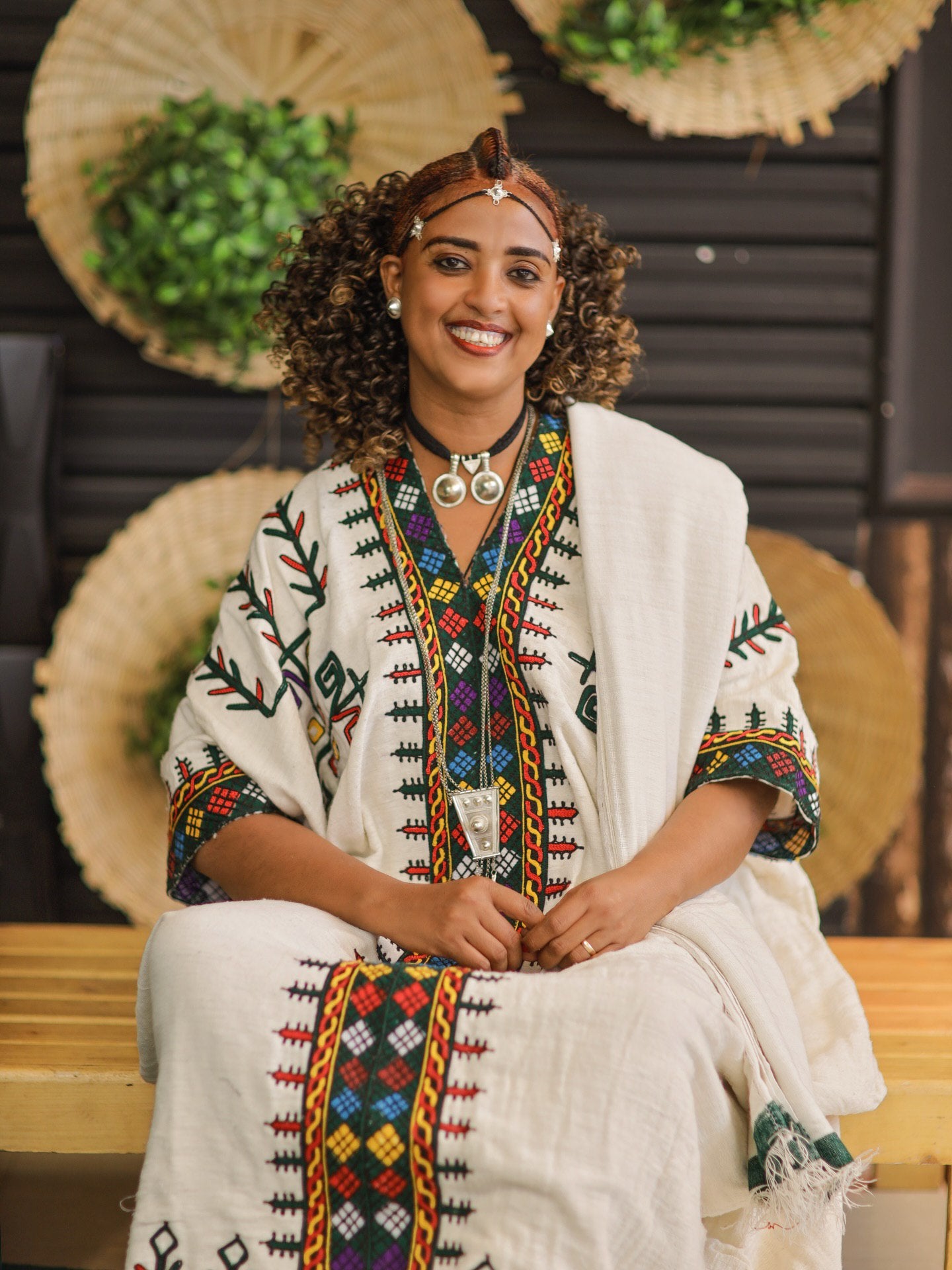 Robe Habesha ivoire Broderie colorée Habesha Kemis Style vestimentaire éthiopien intemporel 566