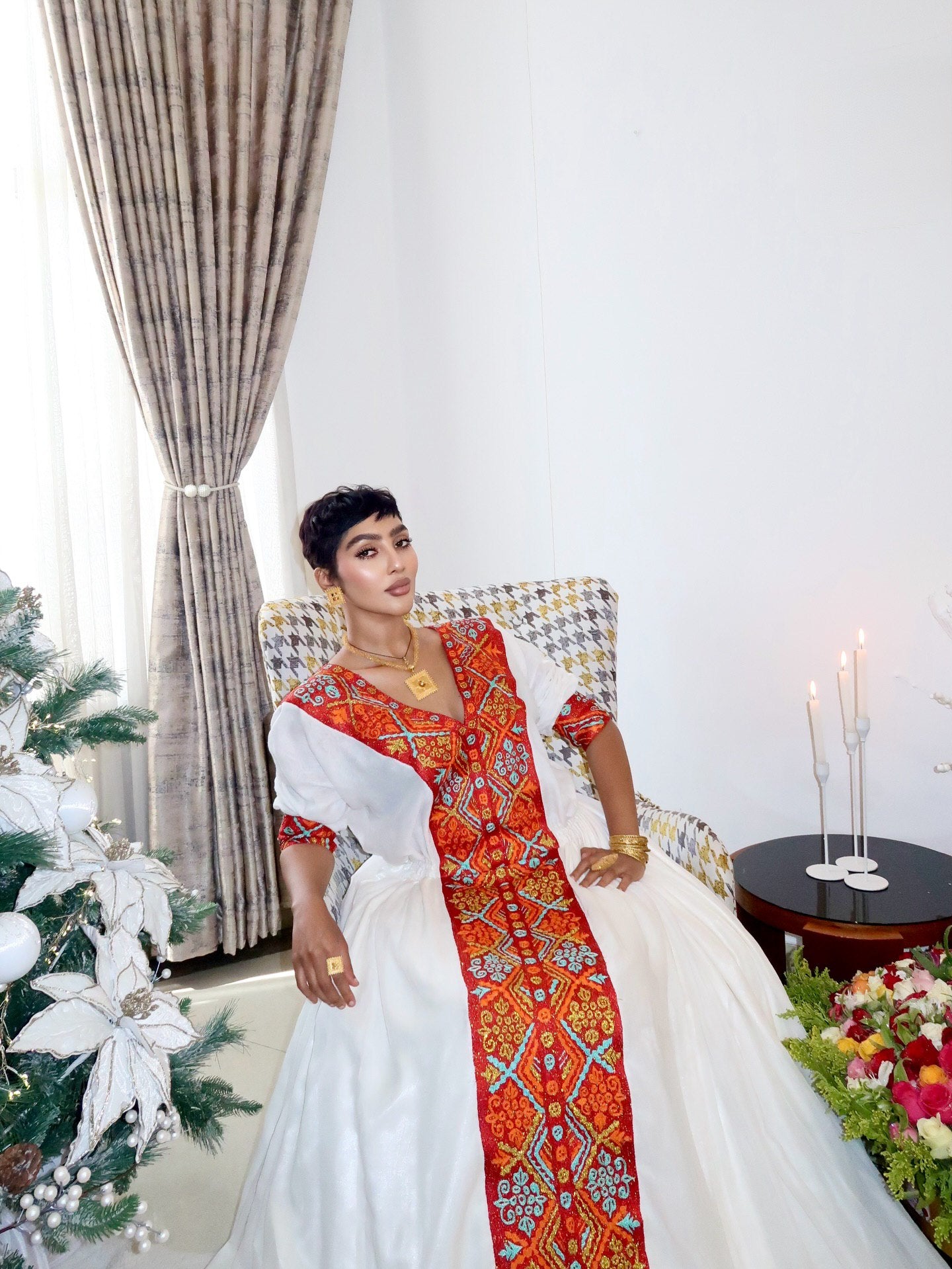 Robe ivoire avec broderie rouge Habesha Kemis Robe traditionnelle éthiopienne Modèle fluide Robe Habesha 430